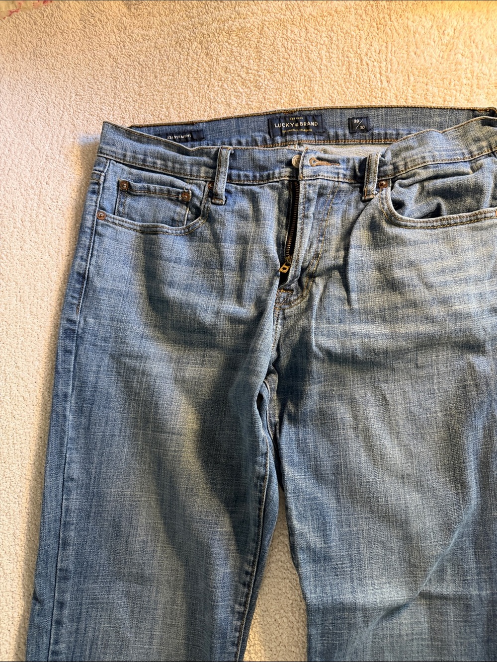 Lucky Brand men’s Light Blue Straight Jeans 33x30